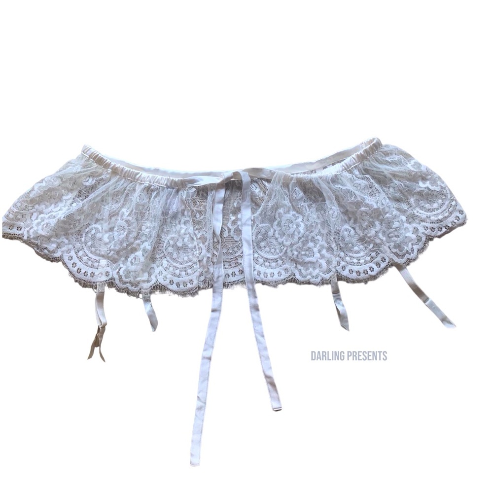 Victoria’s Secret Lace Garter Belt Women Color Ivory Size M/L